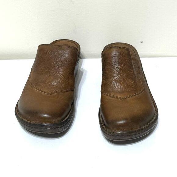 Born Women's Brown Soft Finished Tooled Leather Slip On Mules Size 7 - Picture 2 of 11